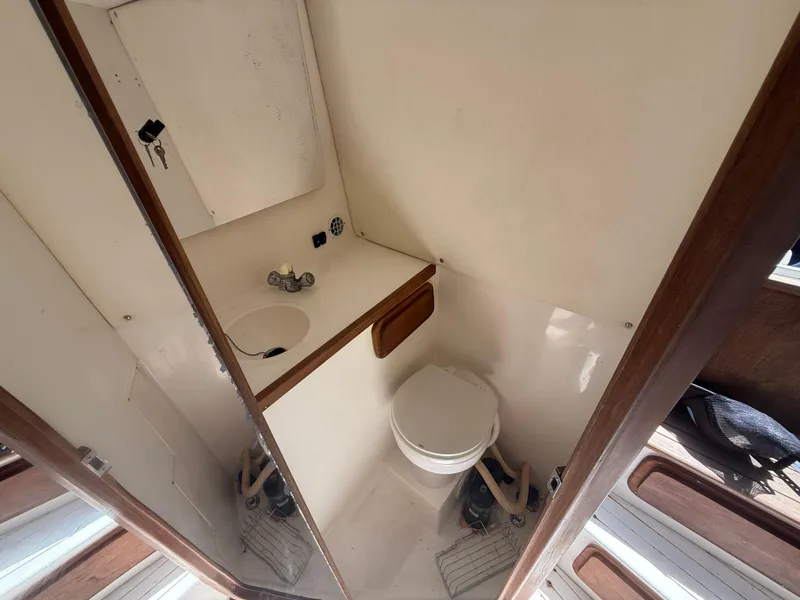 Slide: The Image of Contender 35 Side Console 2000 - 56