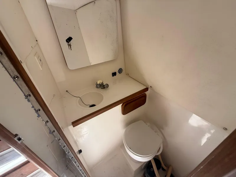 Slide: The Image of Contender 35 Side Console 2000 - 57