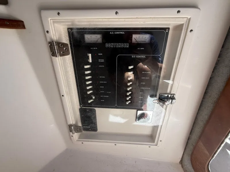 Slide: The Image of Contender 35 Side Console 2000 - 58