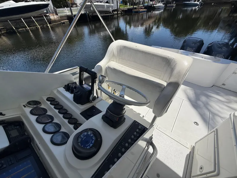 Slide: The Image of Contender 35 Side Console 2000 - 76