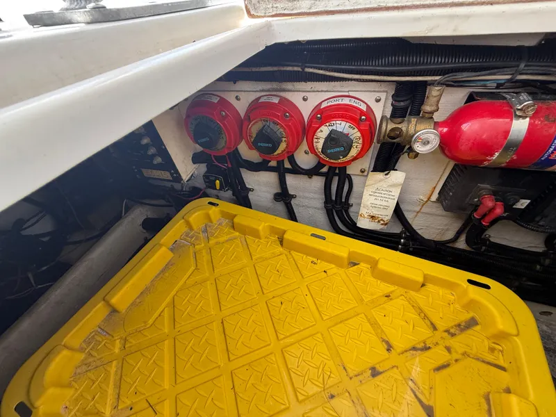 Slide: The Image of Contender 35 Side Console 2000 - 79