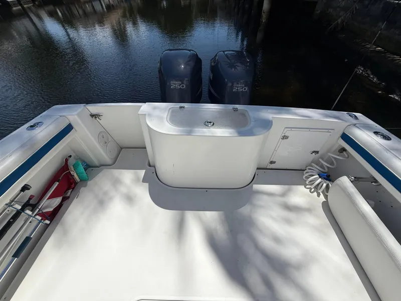 Slide: The Image of Contender 35 Side Console 2000 - 82