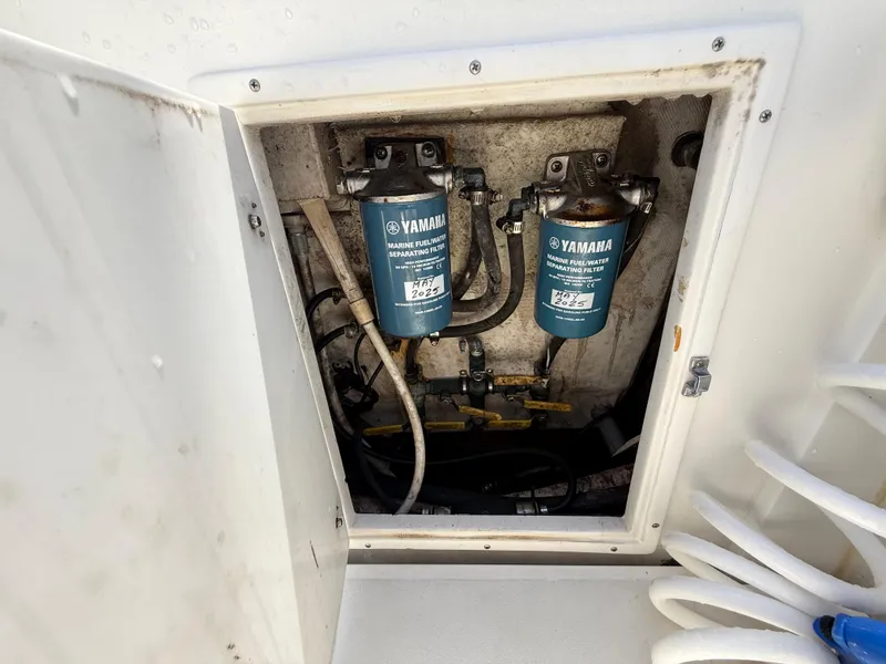 Slide: The Image of Contender 35 Side Console 2000 - 86