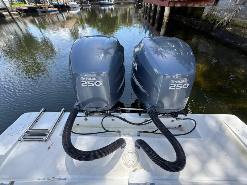 Slide: The Image of Contender 35 Side Console 2000 - 87