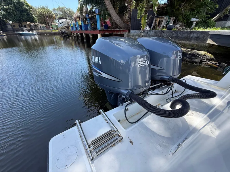 Slide: The Image of Contender 35 Side Console 2000 - 90