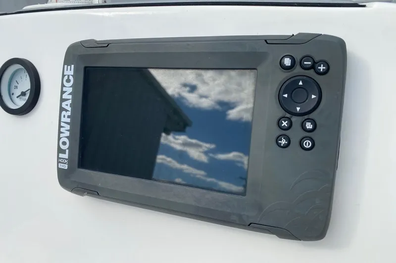 Slide: The Image of Lowrance Hook 7 HDI fishfinder on 2018 NauticStar 211 Coastal boat dashboard. - 15