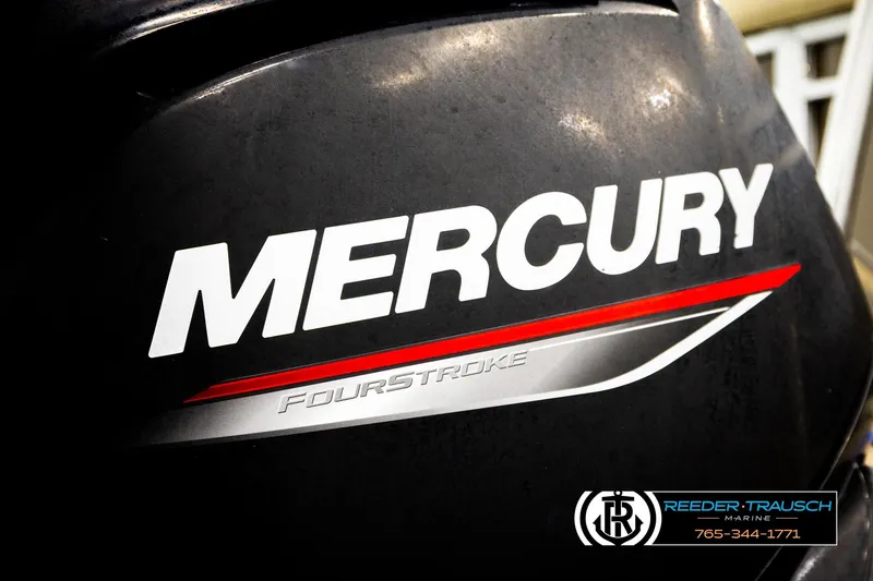 Slide: The Image of Mercury FourStroke engine on 2022 SunChaser 20 Geneva CRS boat, Reeder-Trausch Marine logo. - 42
