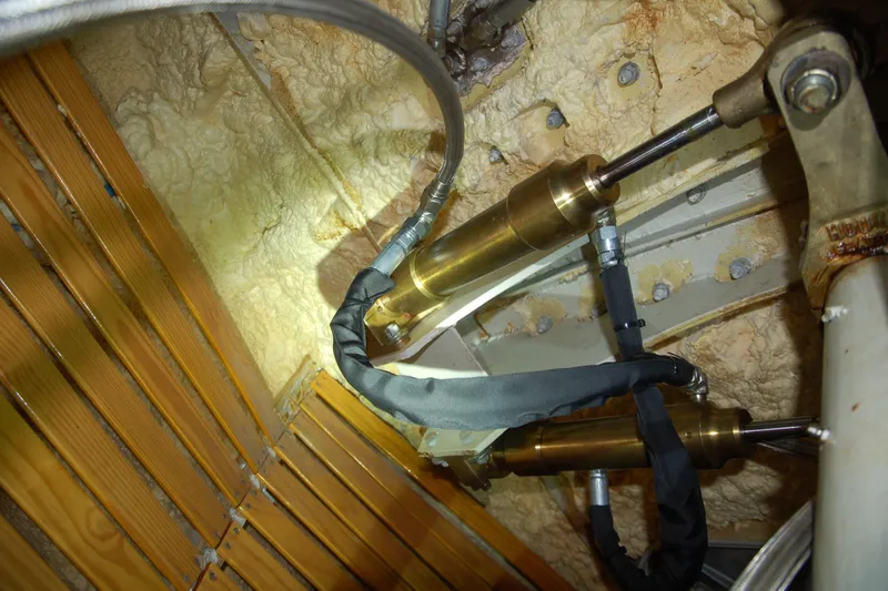 Slide: The Image of Hydraulic components in a Custom Sprague 2006 model, featuring insulated pipes and foam insulation. - 148