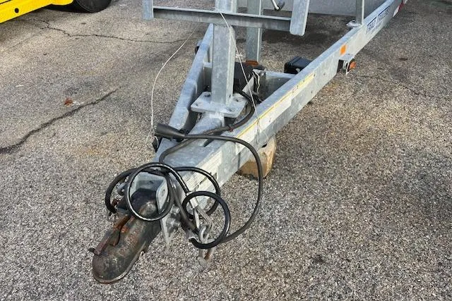 Slide: The Image of Trailer hitch for 2017 J Boats J/88 sailboat on asphalt surface. - 34