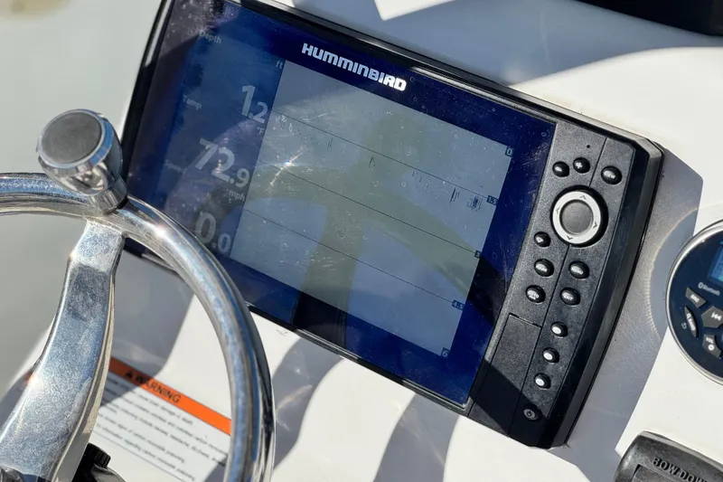 Slide: The Image of Boat dashboard with Humminbird fish finder on Clearwater 2000 C/C, 2021 model. - 27