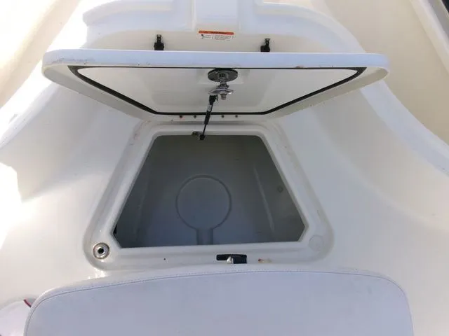 Slide: The Image of Hydra-Sports 2500 CC Vector 2009 - 10