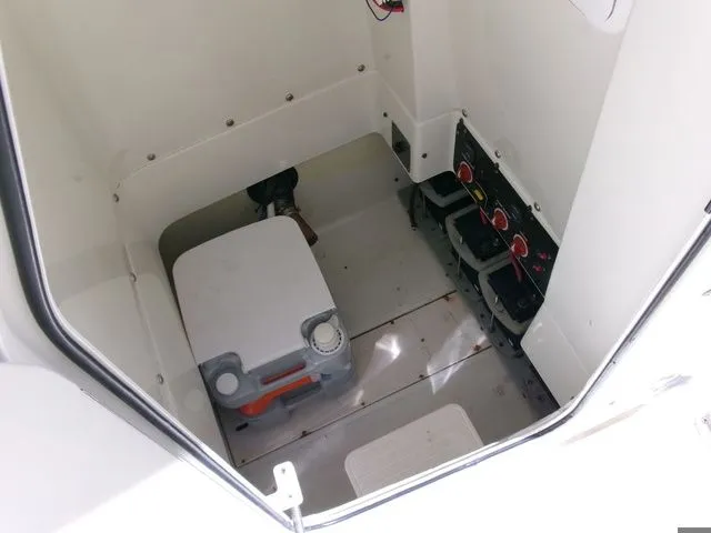 Slide: The Image of Hydra-Sports 2500 CC Vector 2009 - 13