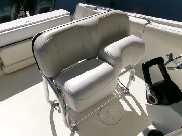 Slide: The Image of Hydra-Sports 2500 CC Vector 2009 - 18