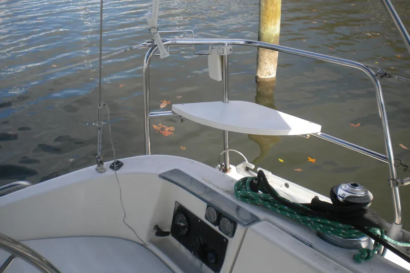 Slide: The Image of Cockpit view of 1997 Beneteau Oceanis 321 sailboat with water and dock in background. - 15