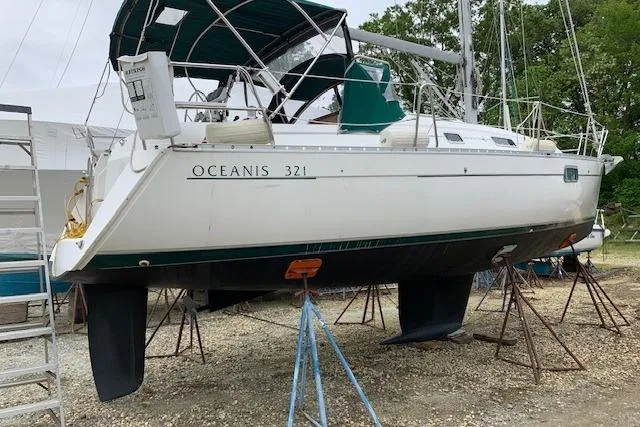 Slide: The Image of 1997 Beneteau Oceanis 321 sailboat on stands, ready for maintenance. - 37