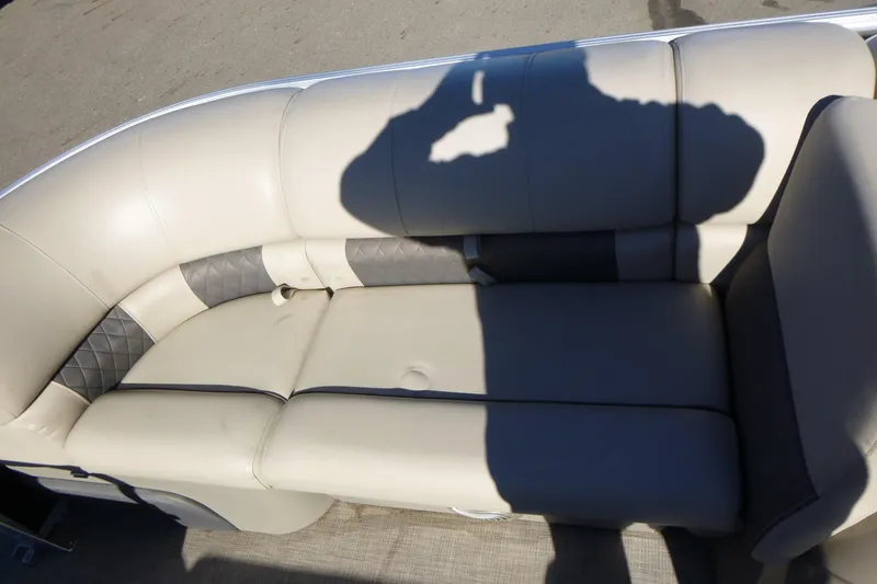 Slide: The Image of 2022 Sun Tracker Party Barge 22 DLX boat seating with shadow. - 7