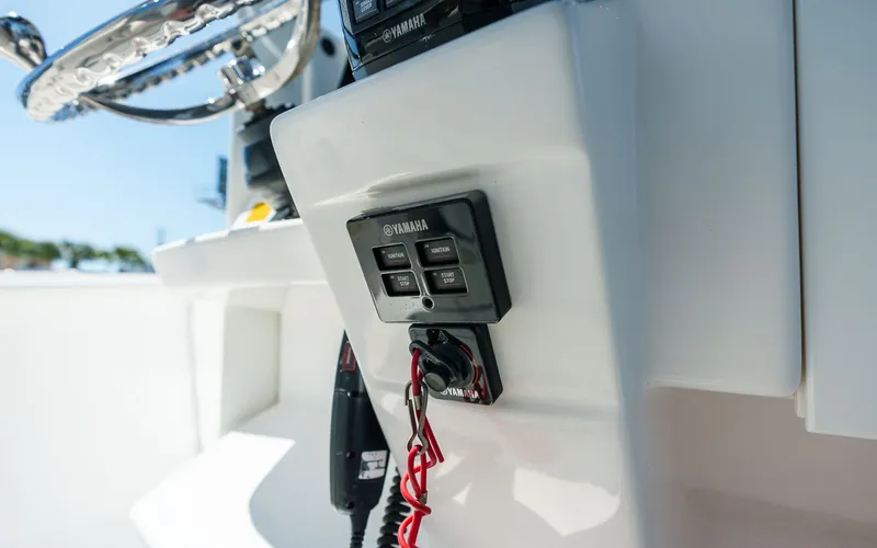 Slide: The Image of Everglades 325 Center Console 2017 - 26