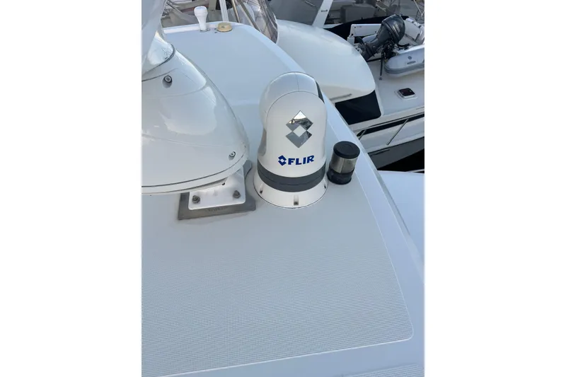 Slide: The Image of FLIR camera on 2010 Mikelson 43 Sportfisher yacht deck. - 32