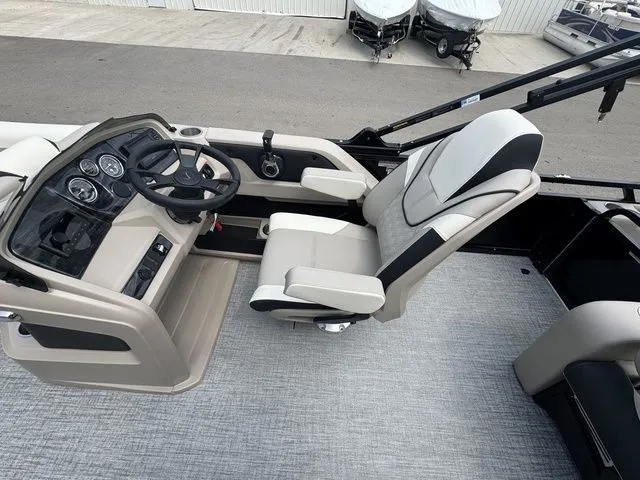 Slide: The Image of Tahoe LTZ 2385 VRB 2026 - 13