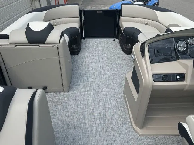 Slide: The Image of Tahoe LTZ 2385 VRB 2026 - 16