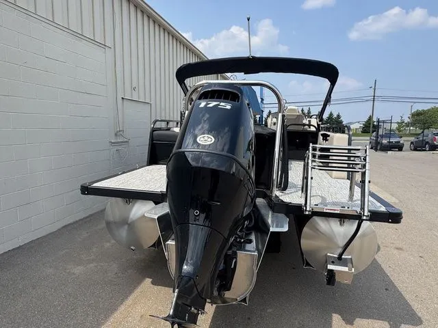 Slide: The Image of Tahoe LTZ 2385 VRB 2026 - 3