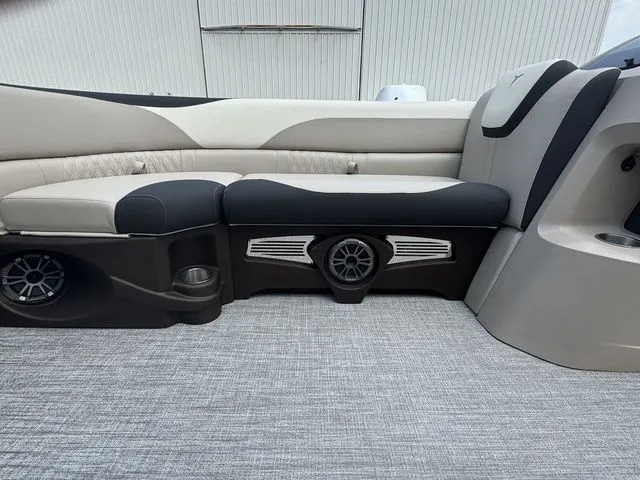 Slide: The Image of Tahoe LTZ 2385 VRB 2026 - 7