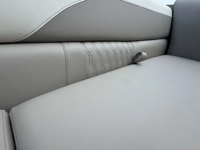 Slide: The Image of Tahoe LTZ 2385 VRB 2026 - 8