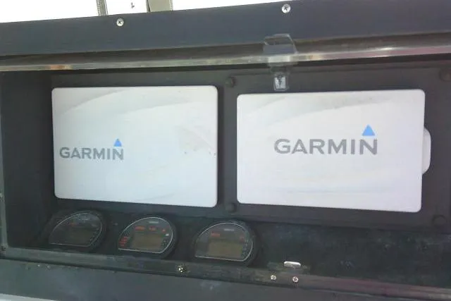 Slide: The Image of Garmin navigation displays and gauges on a 2002 KenCraft Challenger 235 CC boat. - 39