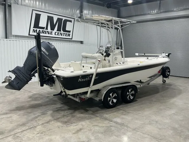 Slide: The Image of NauticStar 2200 Sport 2013 - 16