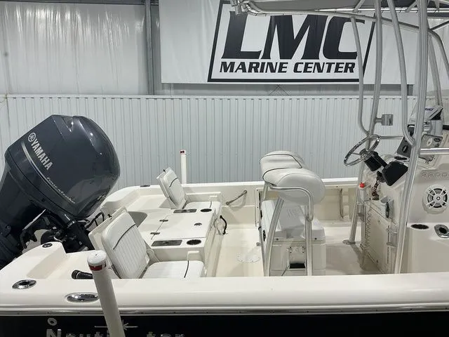 Slide: The Image of NauticStar 2200 Sport 2013 - 17