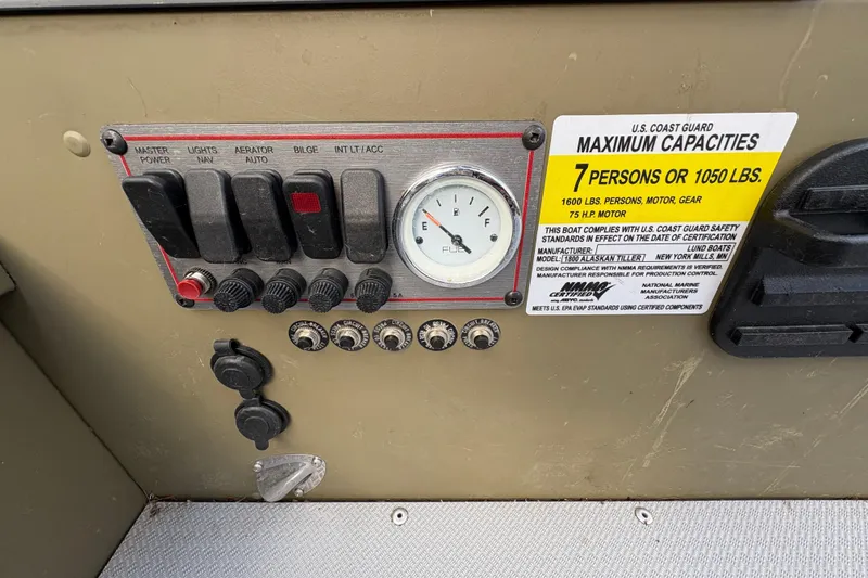 Slide: The Image of Control panel of 2022 Lund 1800 Alaskan Tiller boat with capacity label. - 27