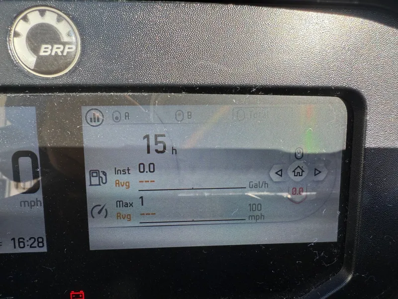 Slide: The Image of Sea-Doo Wake Pro 230 2023 - 10