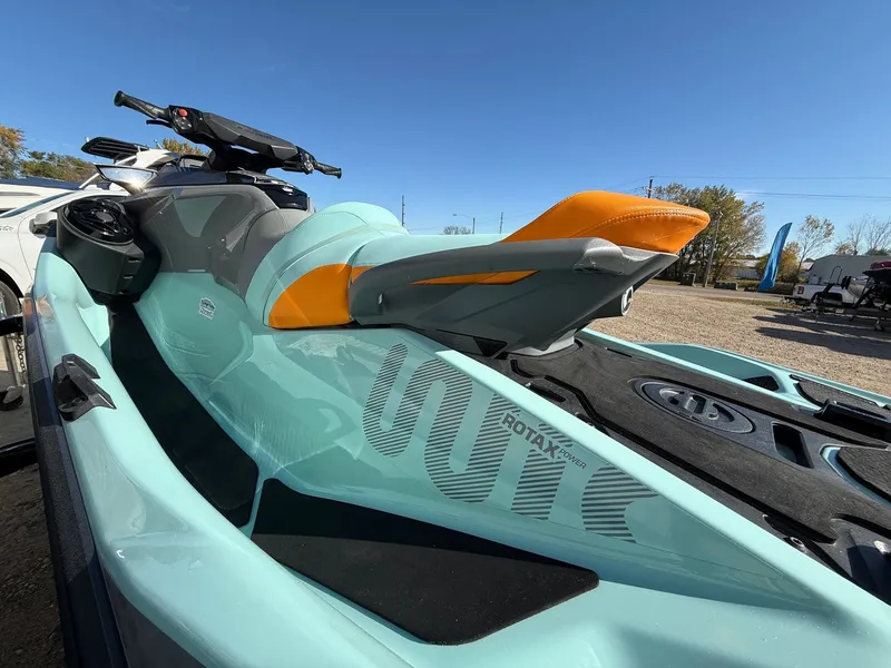 Slide: The Image of Sea-Doo Wake Pro 230 2023 - 6