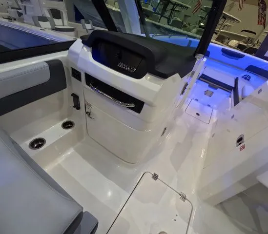 Slide: The Image of Robalo R277 DC In stock 2026 - 15