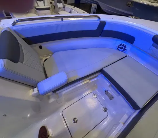 Slide: The Image of Robalo R277 DC In stock 2026 - 17