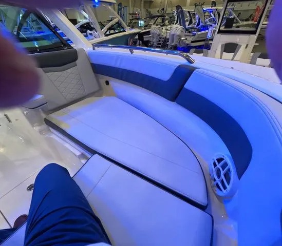 Slide: The Image of Robalo R277 DC In stock 2026 - 18