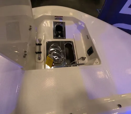 Slide: The Image of Robalo R277 DC In stock 2026 - 21