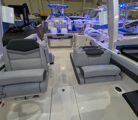 Slide: The Image of Robalo R277 DC In stock 2026 - 23