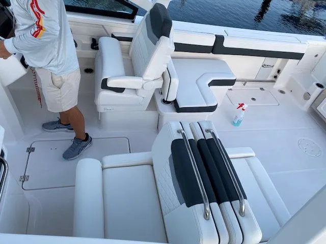 Slide: The Image of Robalo R277 DC In stock 2026 - 28