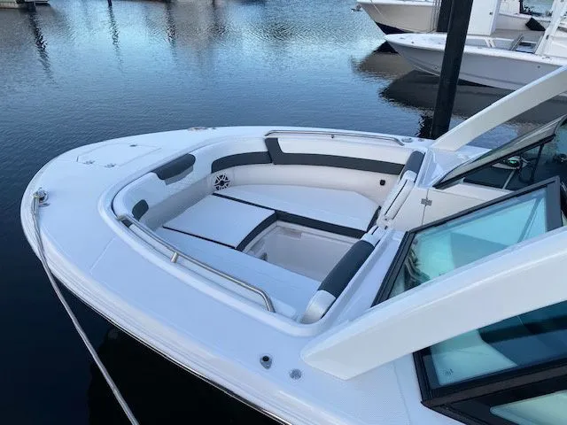 Slide: The Image of Robalo R277 DC In stock 2026 - 3