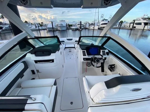 Slide: The Image of Robalo R277 DC In stock 2026 - 30