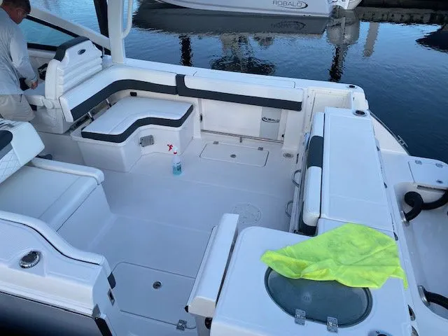 Slide: The Image of Robalo R277 DC In stock 2026 - 5