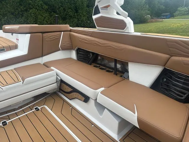 Slide: The Image of Nautique G23 2025 - 11