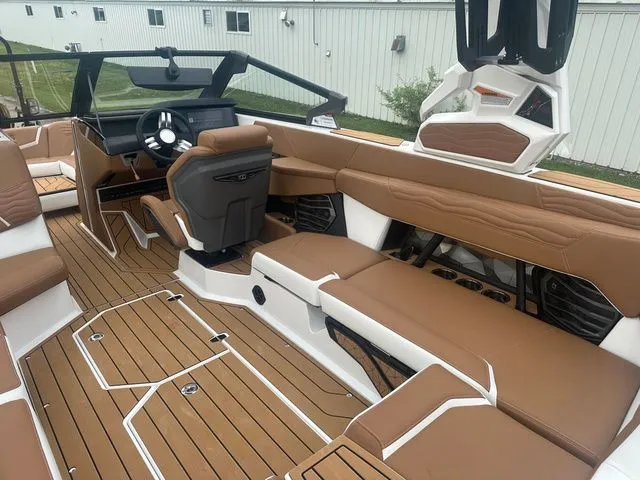 Slide: The Image of Nautique G23 2025 - 12