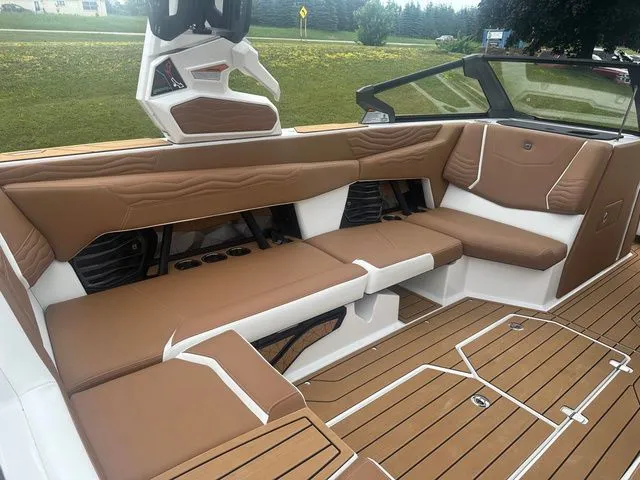 Slide: The Image of Nautique G23 2025 - 13