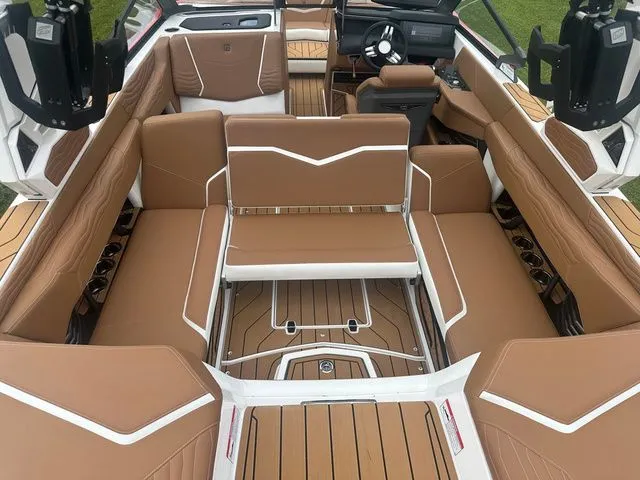 Slide: The Image of Nautique G23 2025 - 15