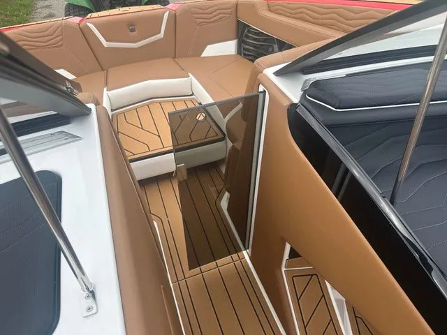 Slide: The Image of Nautique G23 2025 - 21