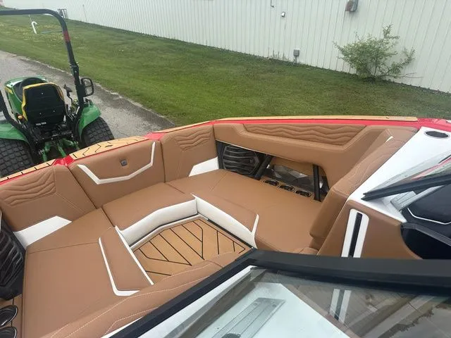 Slide: The Image of Nautique G23 2025 - 22