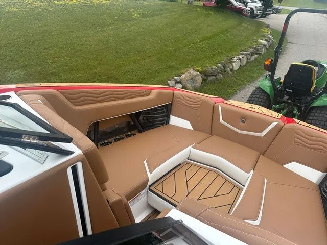 Slide: The Image of Nautique G23 2025 - 23