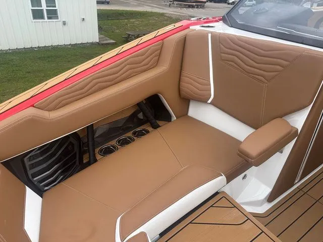 Slide: The Image of Nautique G23 2025 - 24